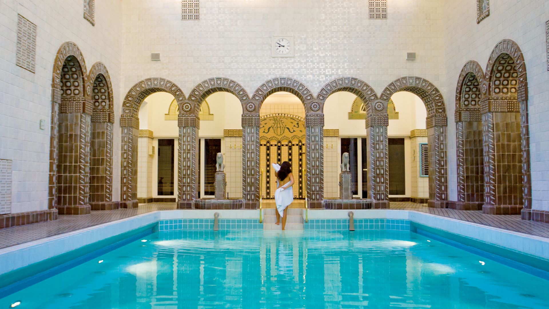 WiesbadeWiesbaden: Woman climbs out of swimming pool at Kaiser-Friedrich-Thermen: Person in Kaiser-Friedrich- Thermal bath Pool