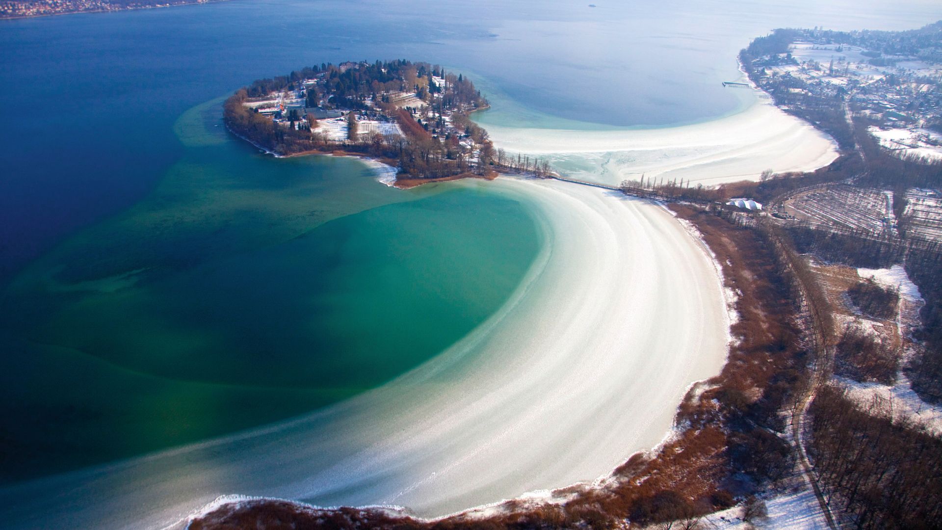 Bodensee: Luftbild der Insel Mainau im Winter