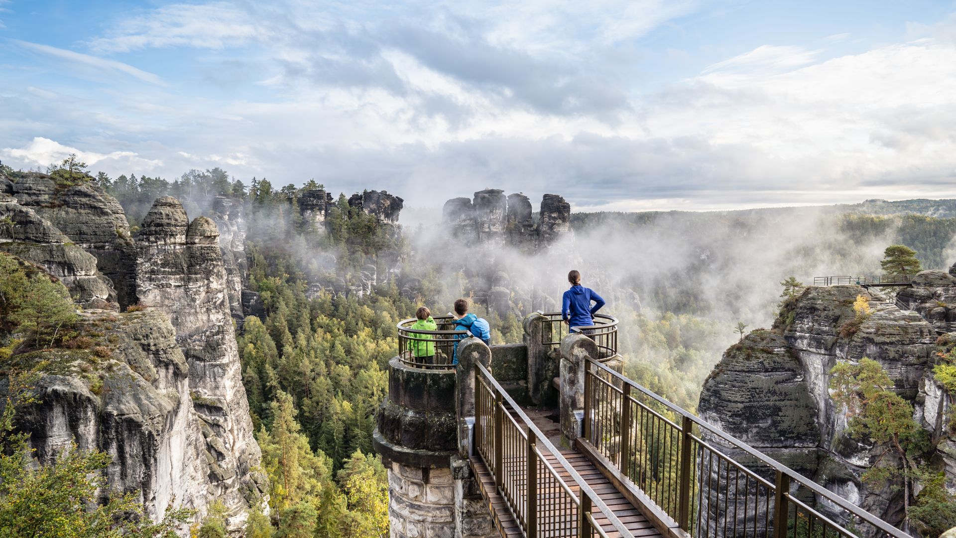 Famille sur le Bastei en Suisse saxonne