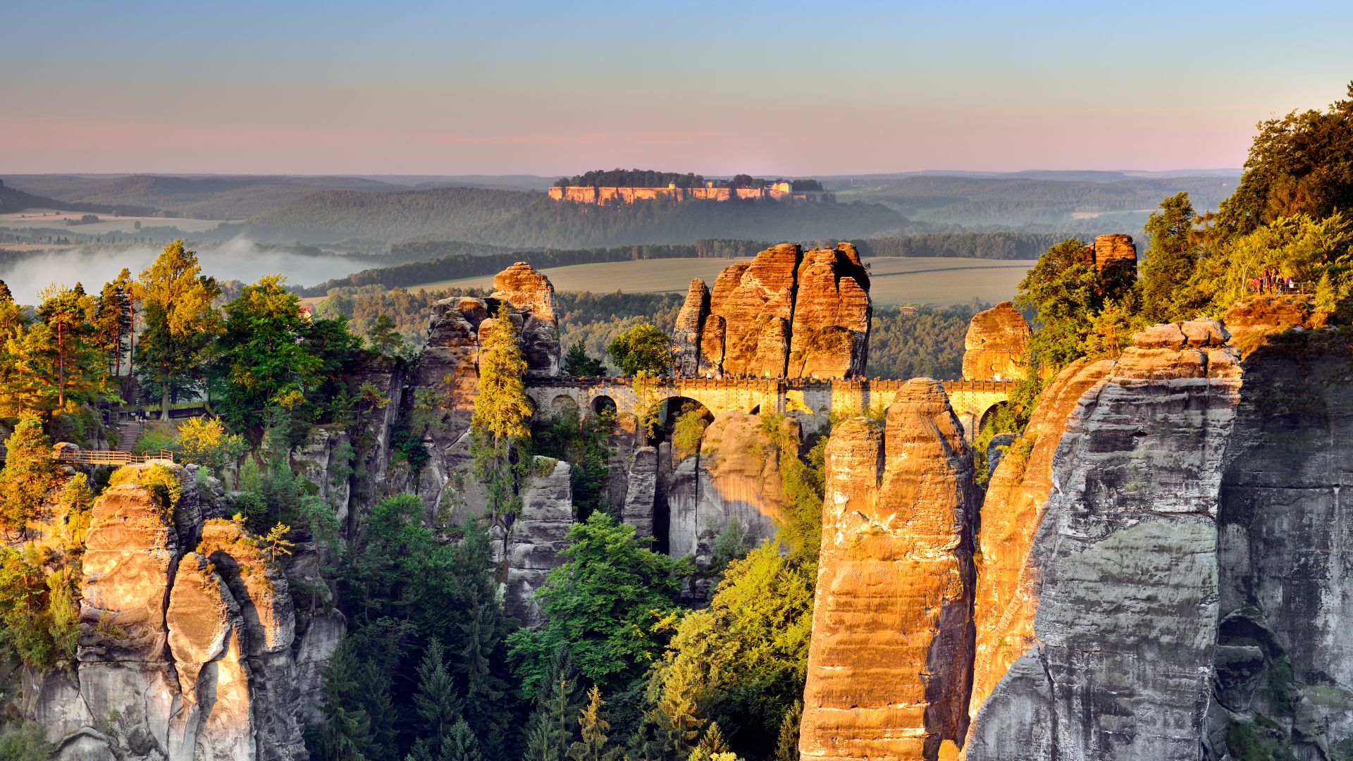 Lohmen: Bastei und Burg Königstein im Nationalpark Sächsische Schweiz