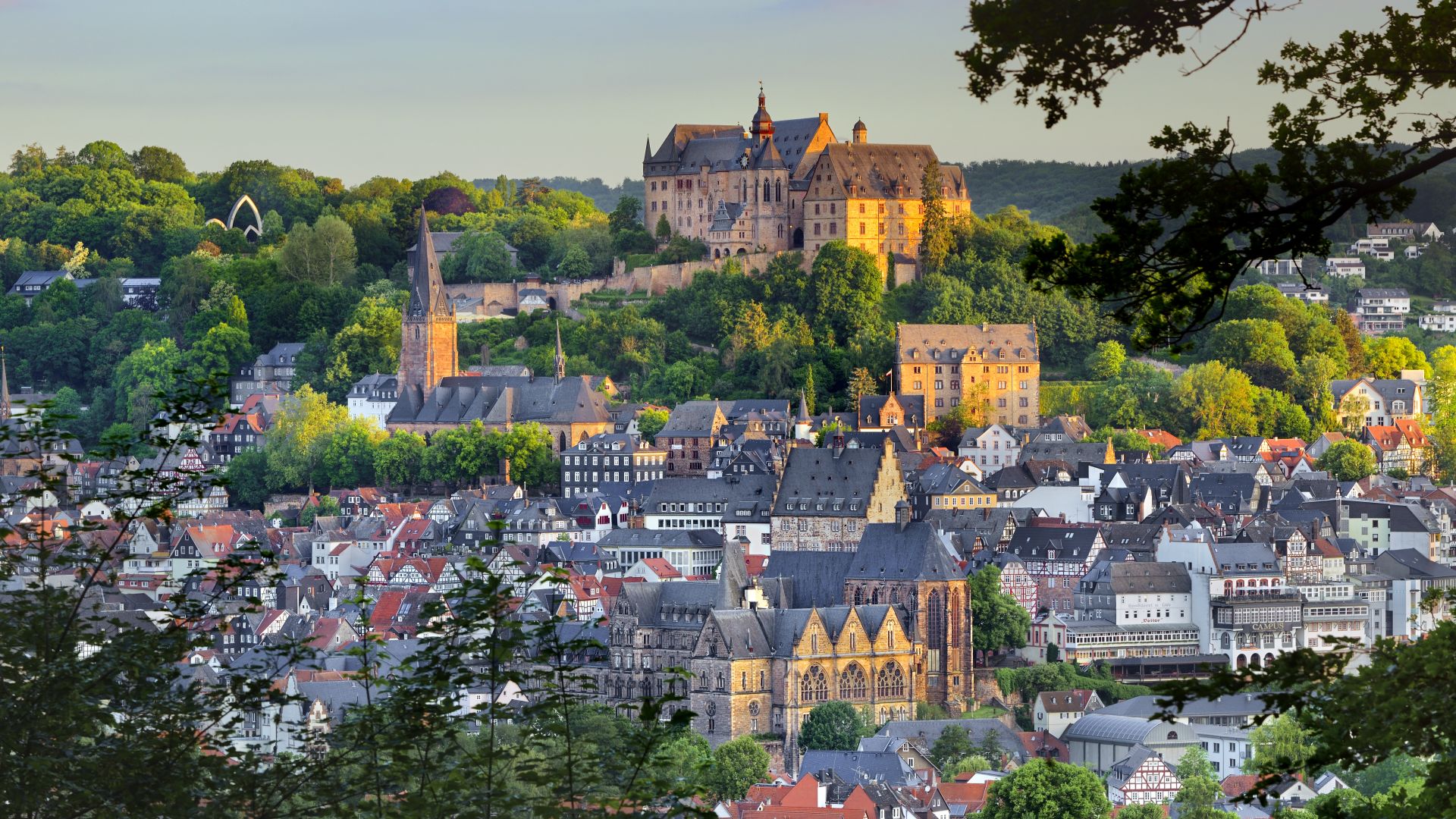 Marburg-Biedenkopf: View over the old town to the Landgrafenschloss