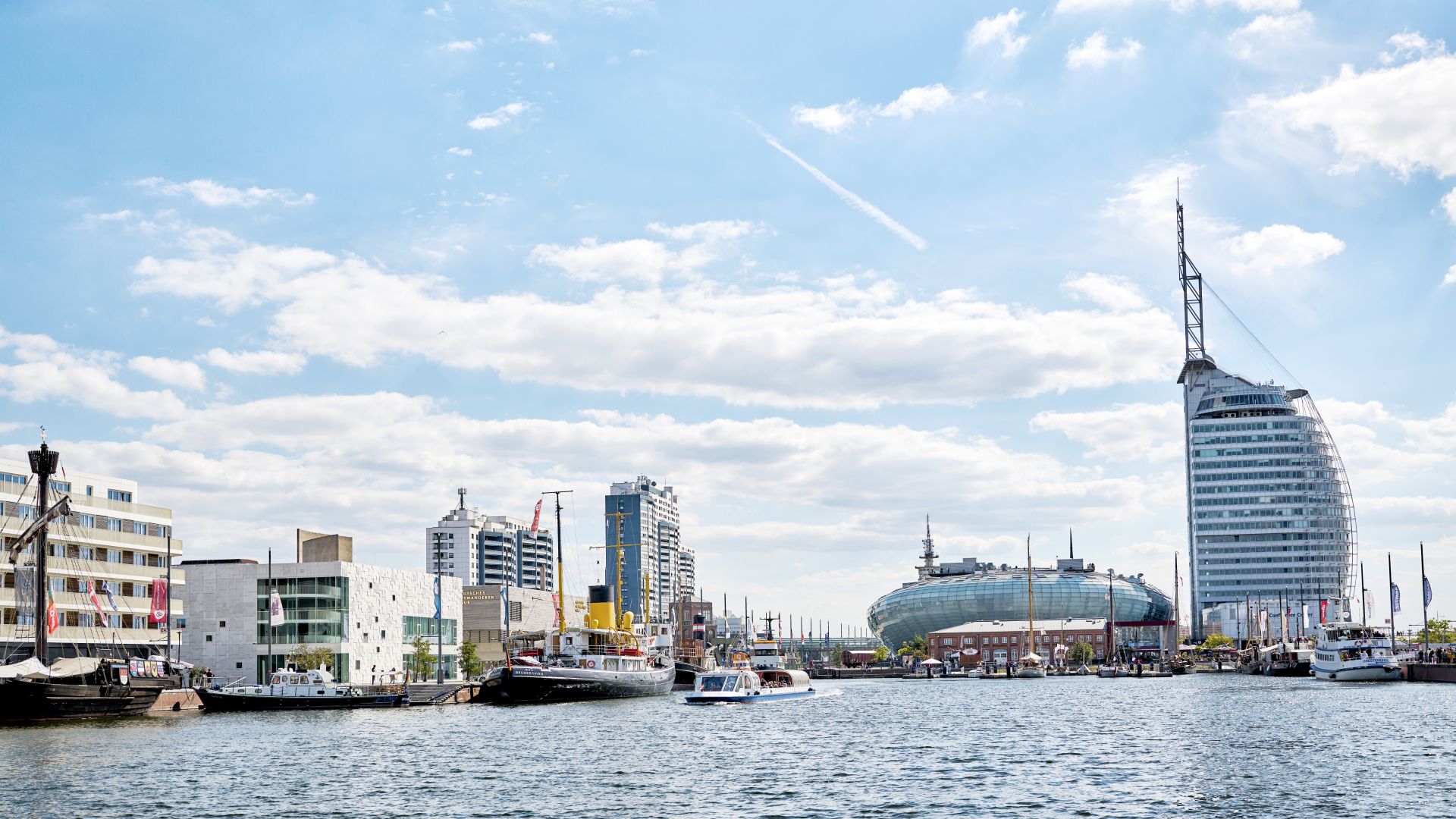 Bremerhaven: Neuer Hafen mit dem Klimahaus und dem Deutschen Auswanderermuseum